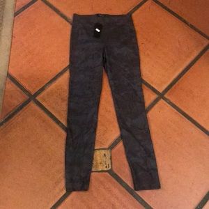 New Absolu Dark Green Camo Leggings